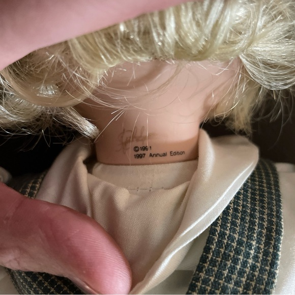 Fayzah Spanos Annual Edition porcelain Doll with Blonde Hair and plaid Outfit. - Picture 6 of 6